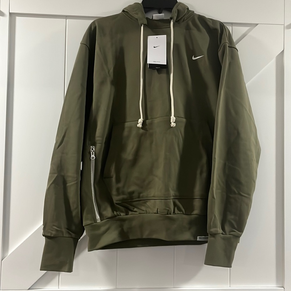Nike Dri-FIT Standard Issue Men's Pullover Basketball Hoodie NWT Medium Olive